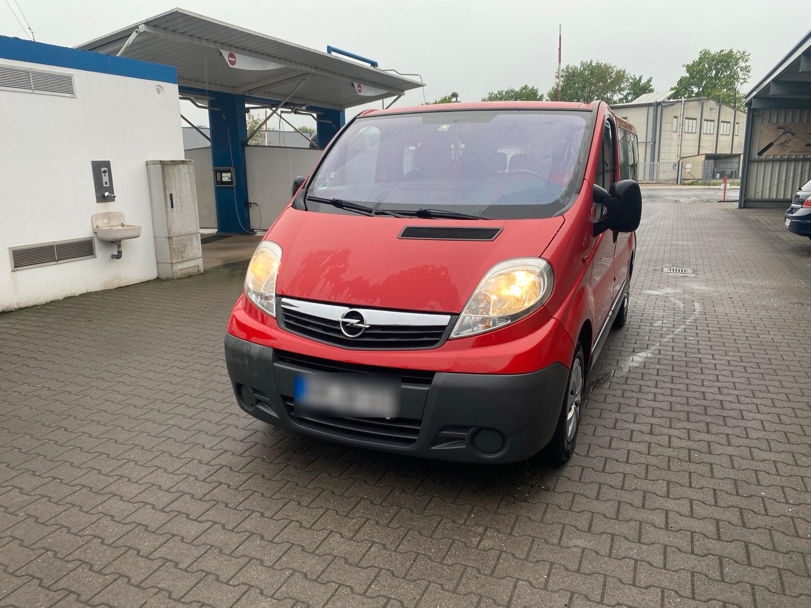 Abbildung des Autos OPEL Vivaro 2.0