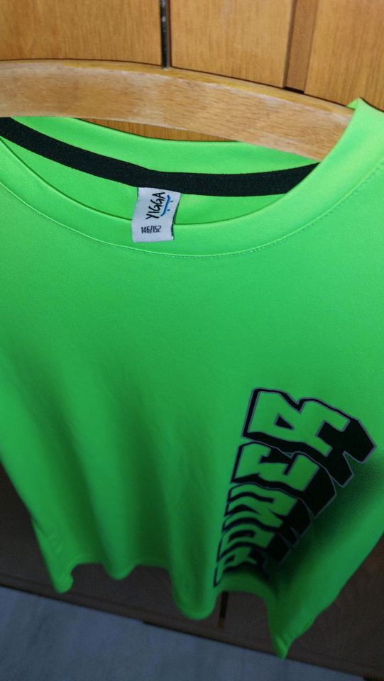 leuchtend grünes Sportshirt/ T-Shirt Yigga Gr. 146/152 in Nauheim