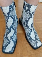 Stiefeletten, Zara, Gr. 39, angesagte Schlangenoptik Baden-Württemberg - Radolfzell am Bodensee Vorschau