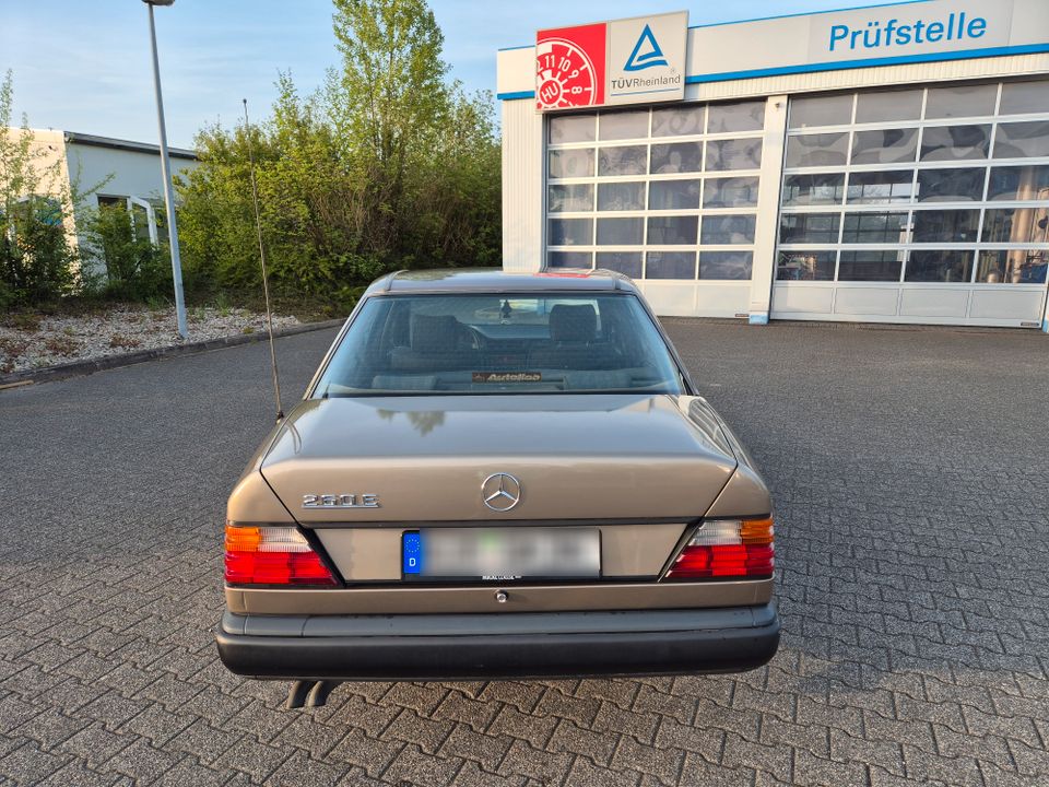Mercedes  260E  Super Zustand  H-Kennzeichen in Niederbrombach