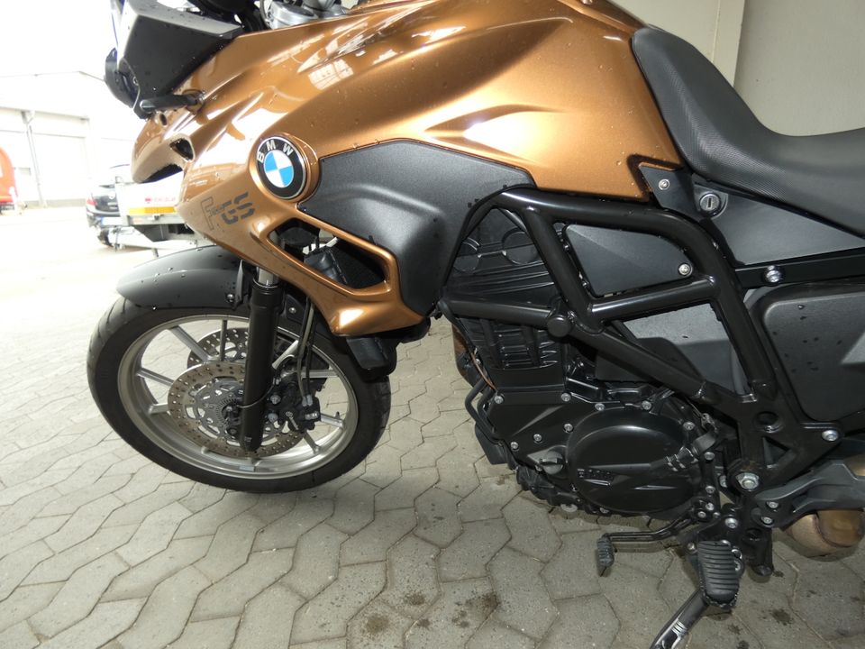 BMW F700GS  TOP ZUSTAND: Sonderlackierung. Led, Koffern  Insp NEU in Viernheim