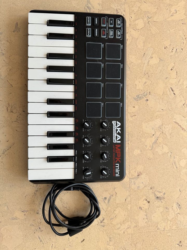 Akai MPK mini in Weil der Stadt