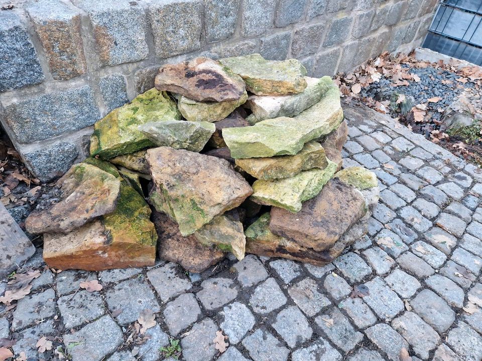 Muschelkalksteine, Natursteine, Beetumrandung in Freital