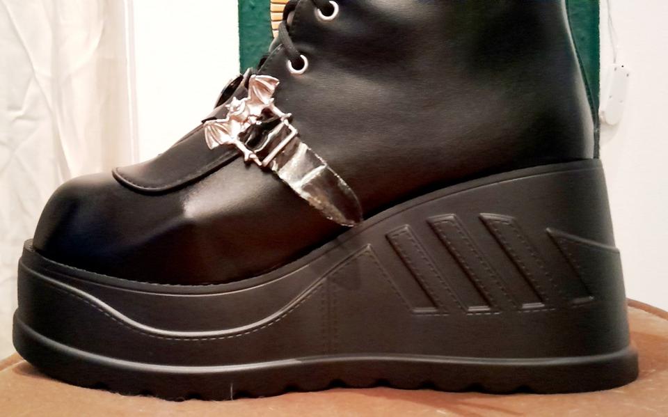 Stiefel derbe Sohle Gothic Boots Langschaft Fakeleather Emo in Hamburg