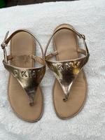 DKNY Gr36 Sandaletten in Gold , guter Zustand Nürnberg (Mittelfr) - Südstadt Vorschau