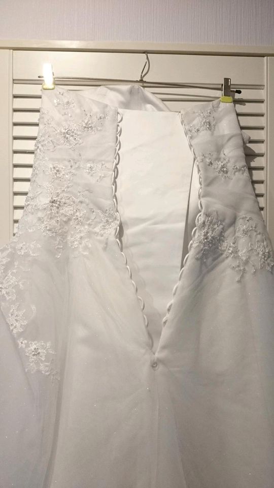 Brautkleid/Hochzeitskleid mit Schnürung, Größe variabel 40/42/44 in Schenklengsfeld