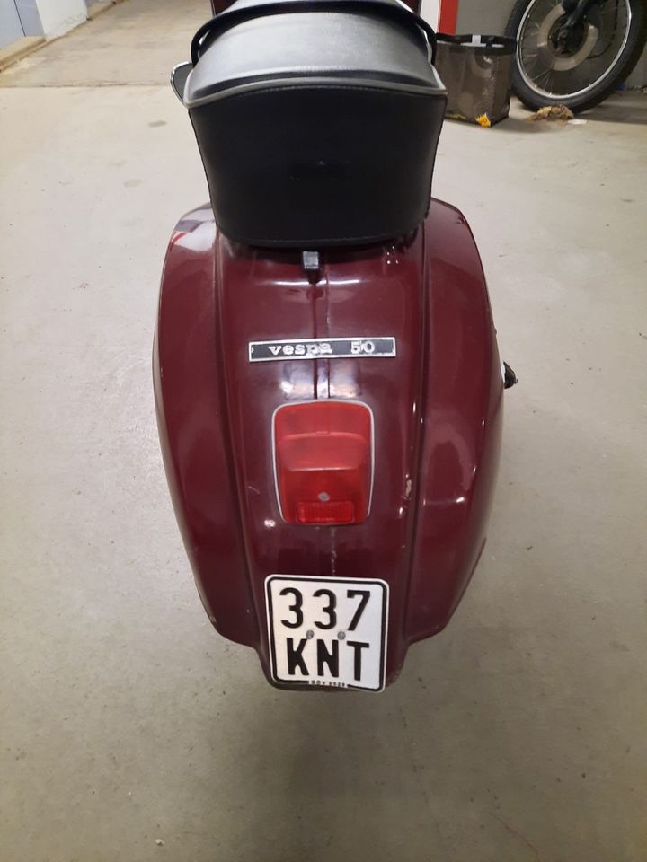 Vespa V50 Amaranto BJ 1974 in Regensburg