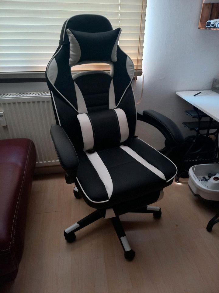 Schreibtisch Stuhl schwarz/weiß in Wesel