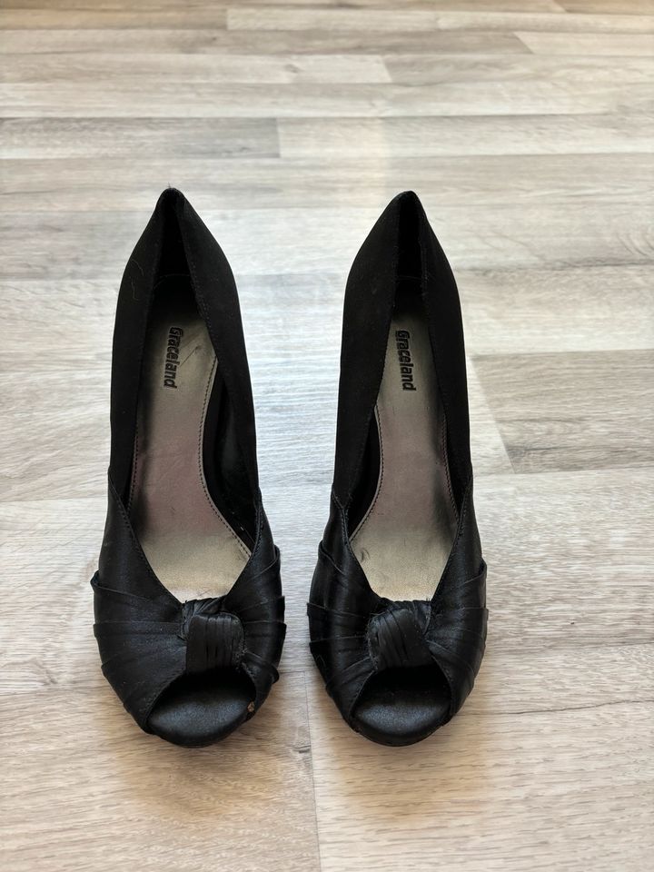 Schwarze High Heels | Peeptoes in Grimma