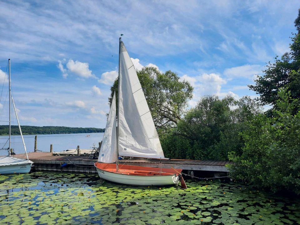 Schwedisches Angel-, Ruder-, Motor-, Segelboot in Berkenthin