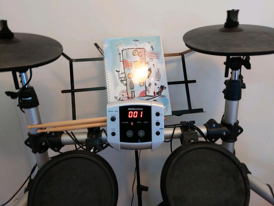 E-Schlagzeug Millenium MPS-150 E-Drum Set für Einsteiger+Zubehör in Hamburg