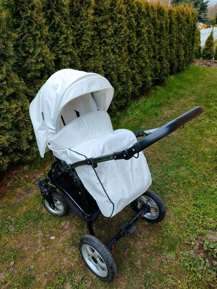 Kinderwagen Retro Korb Babywanne Sportwagen Sitzschale in Lohsa