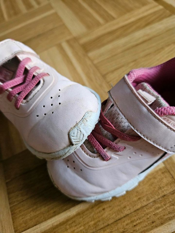 Reebok Kinder Sneaker Größe 21 rosa Mädchen 11 cm in München
