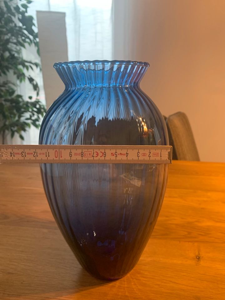 Blaue Vase in Erding