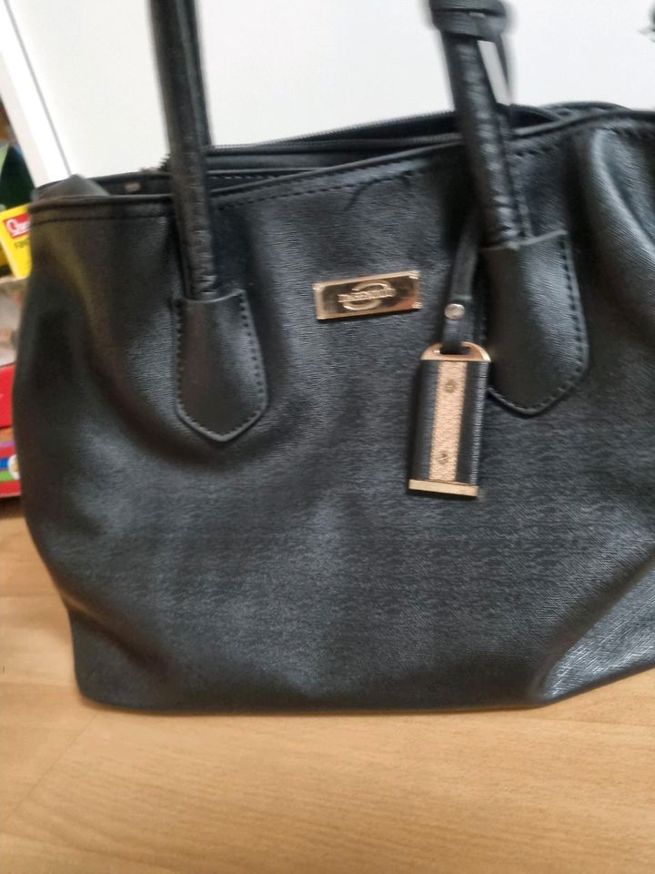 Damen Tasche Handtasche in Lörrach