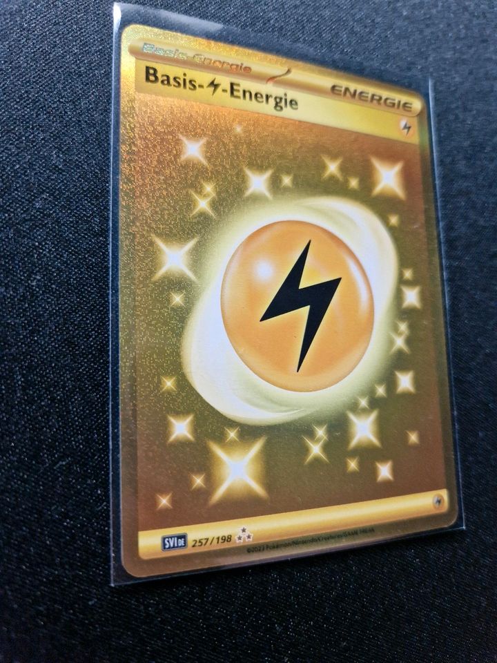 Basis-Elektro-Energie 257/198 Karmesin & Purpur Gold Pokémon P in Duisburg