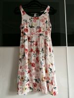 Luftiges Sommerkleid mit Blumen und Schnürung Gr. S (34/36) NEU Sachsen - Freiberg Vorschau