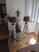 2 Stück  Stehlampe Tripod  weiß braun Wohnzimmerlampe Holz Berlin - Wilmersdorf Vorschau