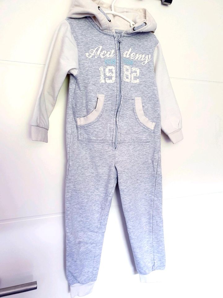 Jumpsuit Onesie Hausanzug mit Kapuze Gr. 98/104 in Lüdenscheid