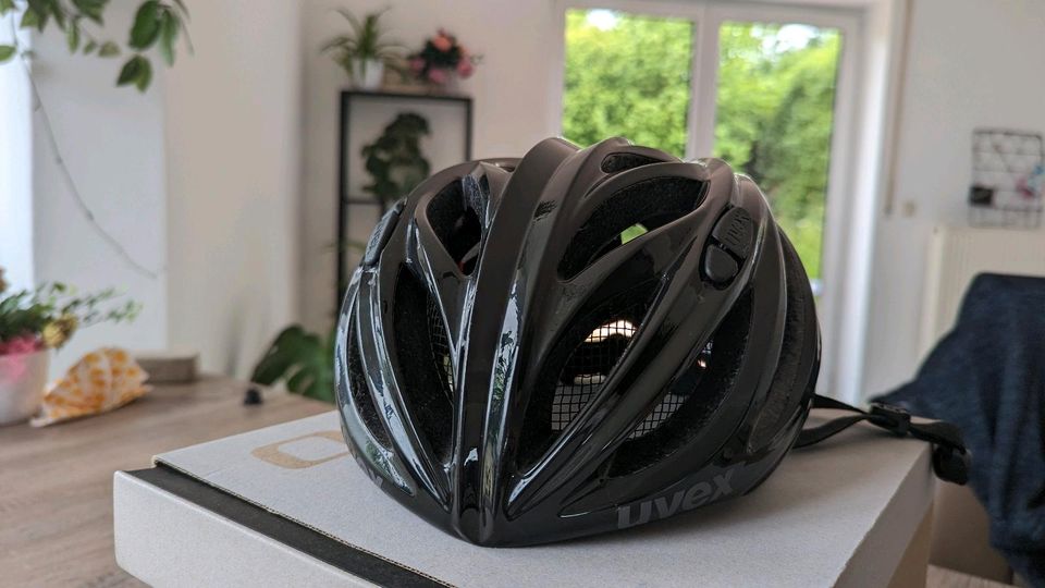 MARKE Fahrrad Helm Fahrradhelm Uvex Boss Race schwarz  52 - 56 in Lappersdorf