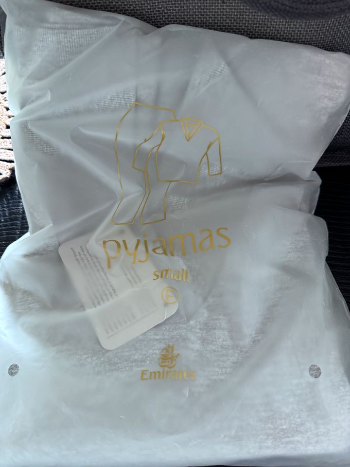 EMIRATES First Class Pyjama NEU für Damen in Größe S oder L in Seevetal