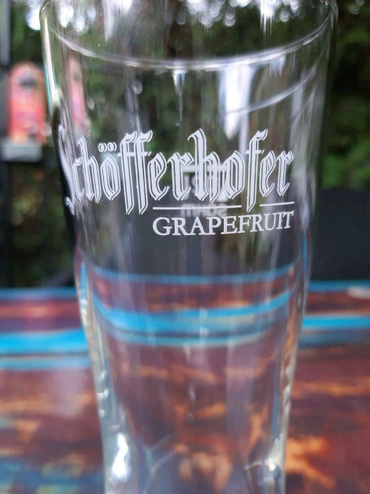 Glas von Schöfferhofer Grapefruit in Halbe