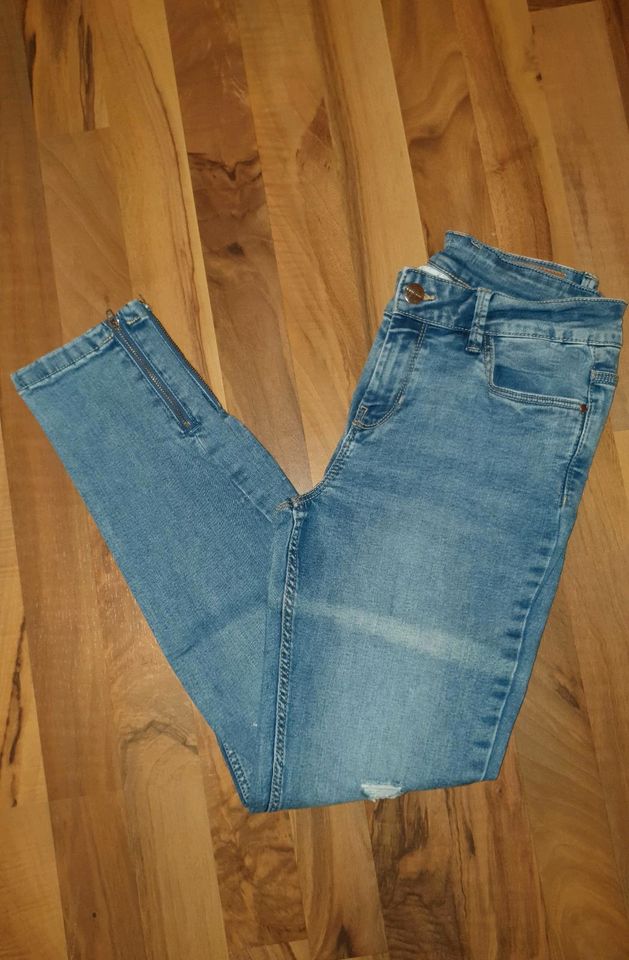 Orsay Jeans Jeanshose Röhrenjeans hellblau Reißverschluss Gr.38 in Fellbach