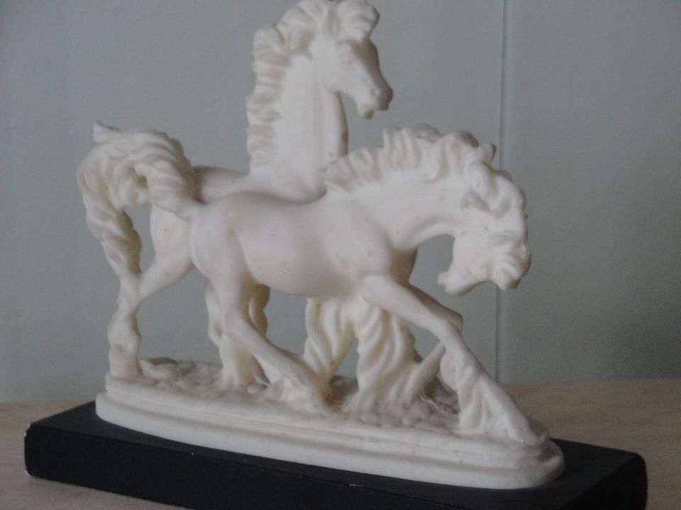 Wunderschöne Pferde Skulptur, Figur in Ritterhude