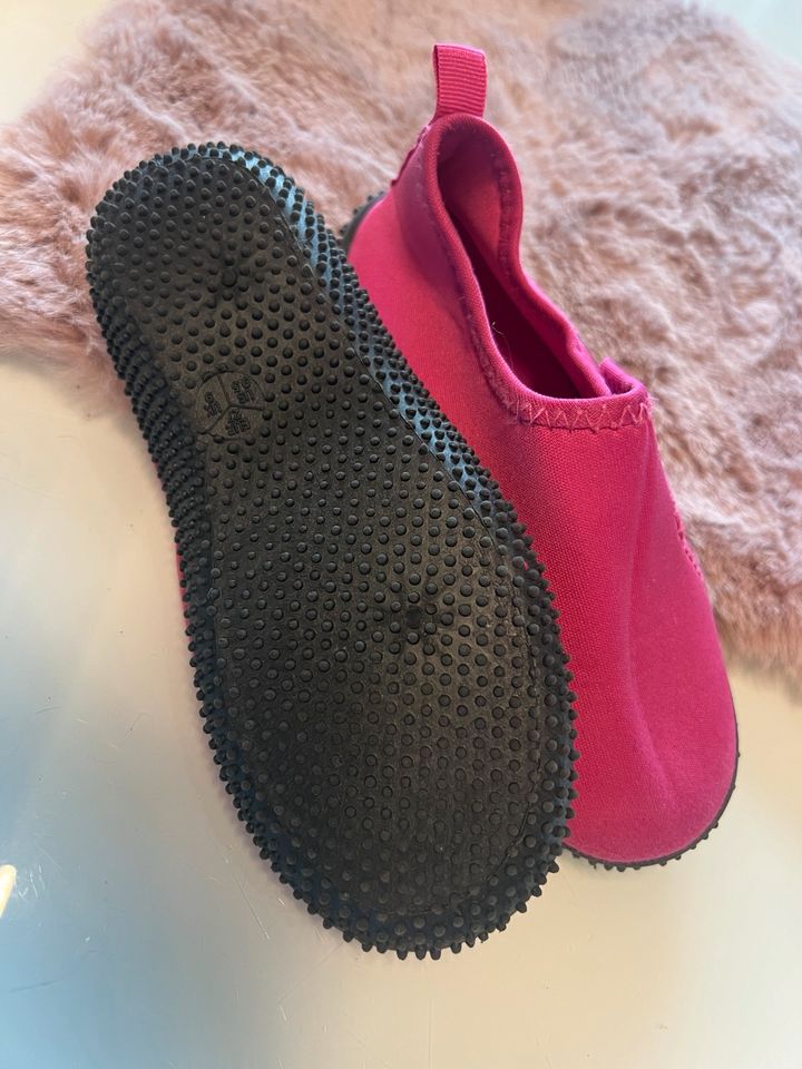 Wasserschuhe pink gr. 27 neu Mädchen in Bad Emstal