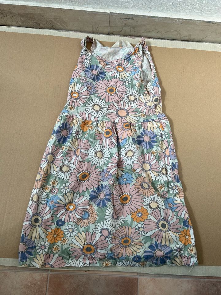 9 x Mädchen Kleid Gr. 122/128 in Seligenstadt