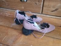 Zara Pumps Ballerinas 36 ausgefallen mit Puschel Niedersachsen - Adendorf Vorschau