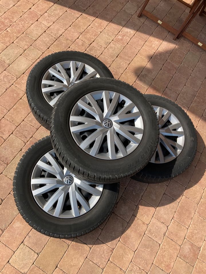 Satz Winterreifen Pirelli Sottozero 215 60 R16 inkl.Felge in Leer (Ostfriesland)