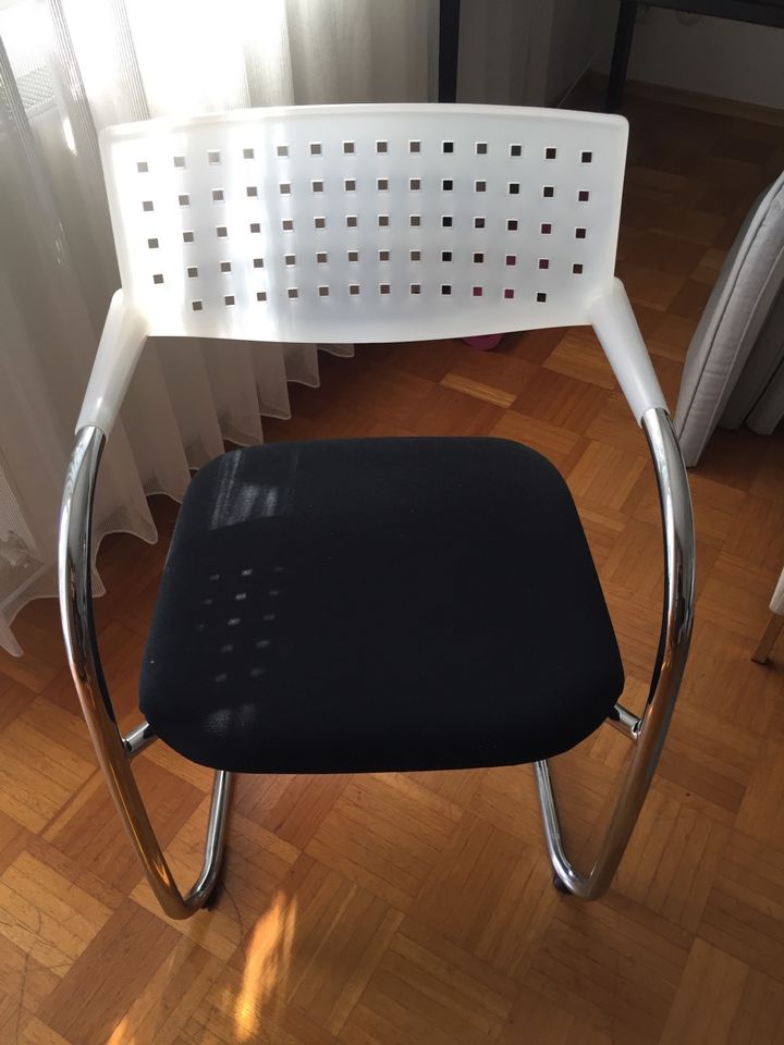 Moderne Stühle für Wohnung oder Büro in Albstadt
