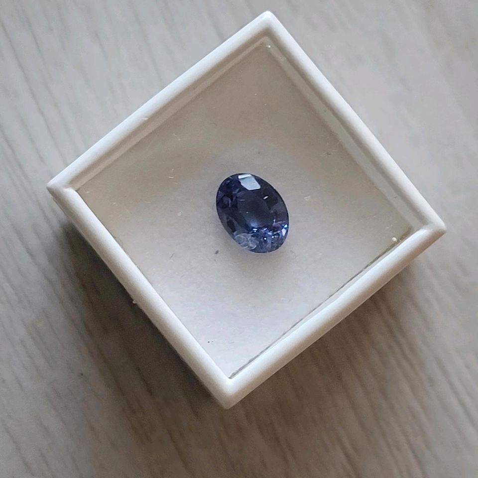 Tansanit klein Blau-Violett 0,7 ct in Vettweiß