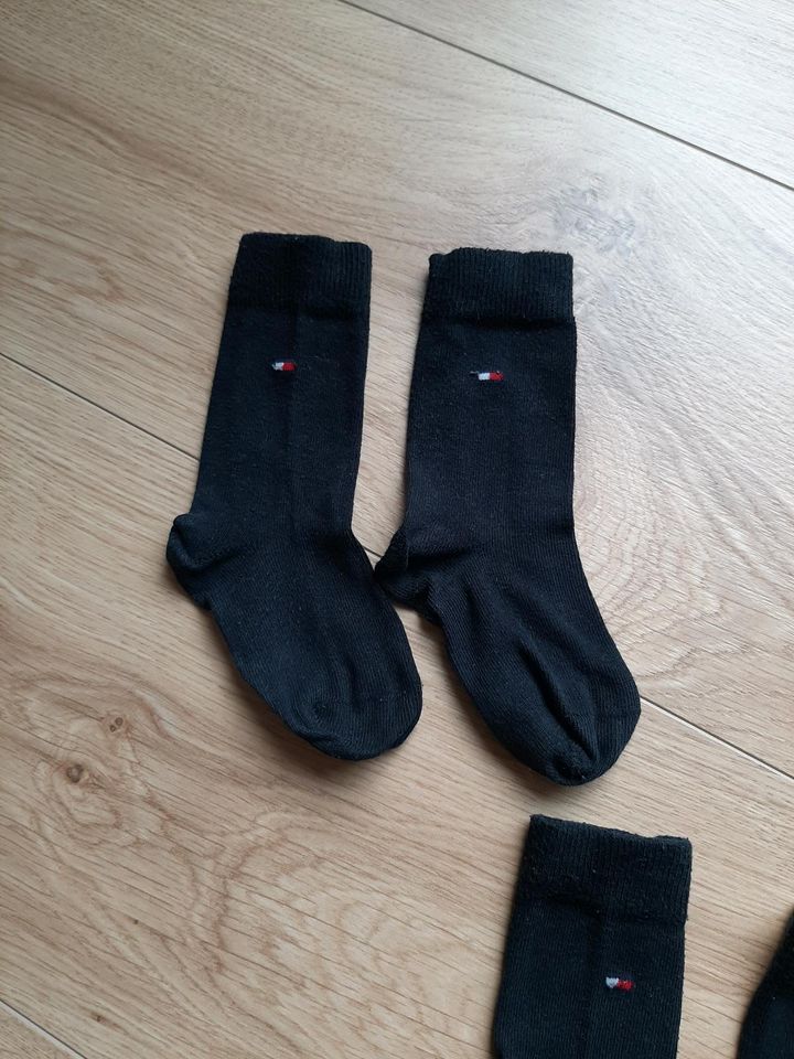 fünf Paar Socken gr 27 / 30 gr 104 / 110 von Tommy hilfiger in Ascheberg