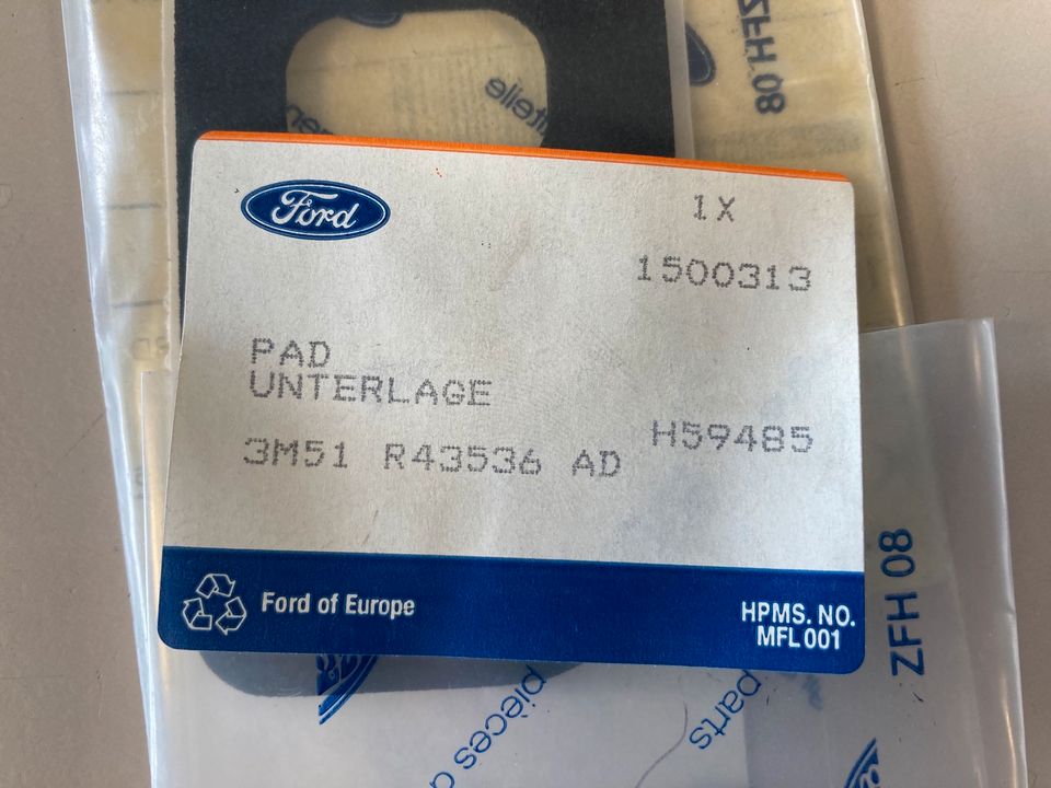 Ford Focus, C-Max Unterlagen Heckklappengriff 1500313 / 1500314 in Kandel