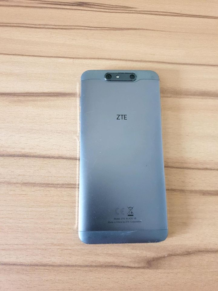 Handy ZTE BLADE V8 silber, Glasschaden in Pforzheim