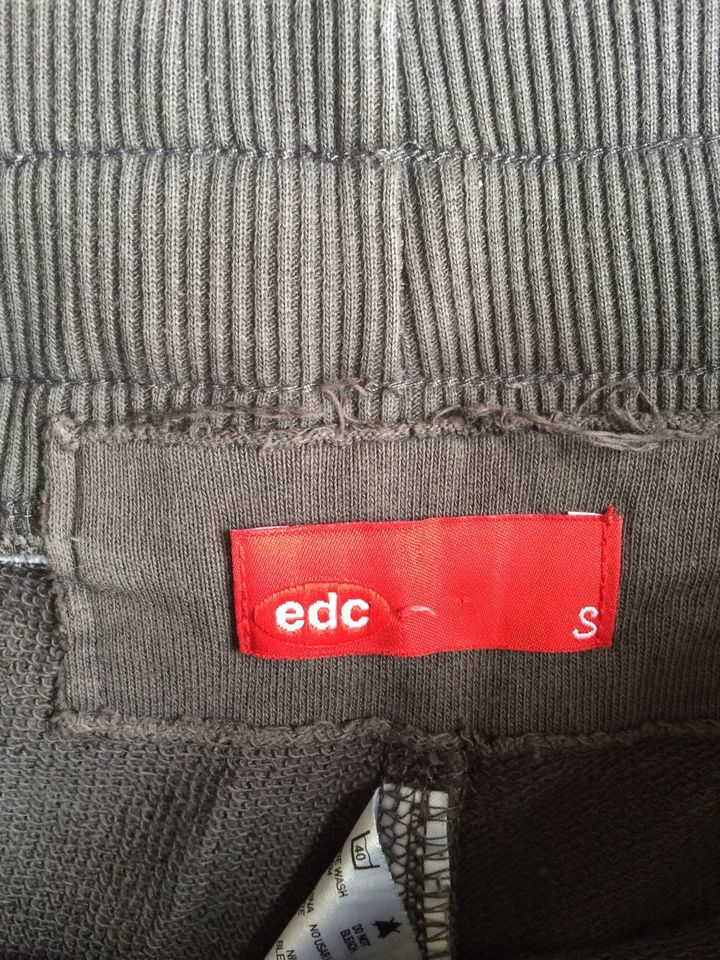 Neuwertig- kurze Jogginghose/Hose von edc (Esprit), braun, S in Meerbusch