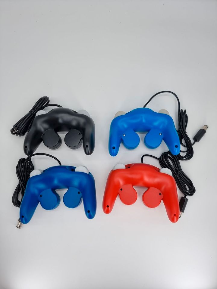 4 x Controller für Nintendo Gamecube Rot Lila Blau Schwarz NEU in Hannover