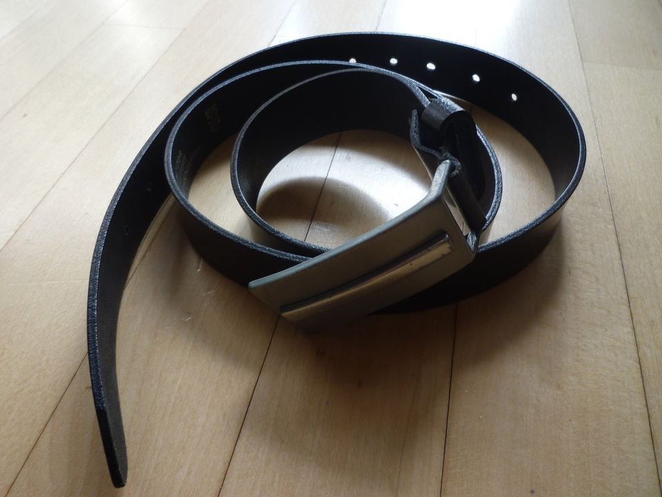 Herren Ledergürtel schwarz 105 cm ++ neu ++ in Nordrhein-Westfalen -  Krefeld | eBay Kleinanzeigen ist jetzt Kleinanzeigen