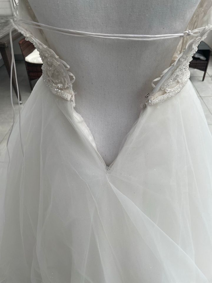 Hochzeitskleid Brautkleid Weiß Größe 36-38 Neu ungetragen in Leverkusen