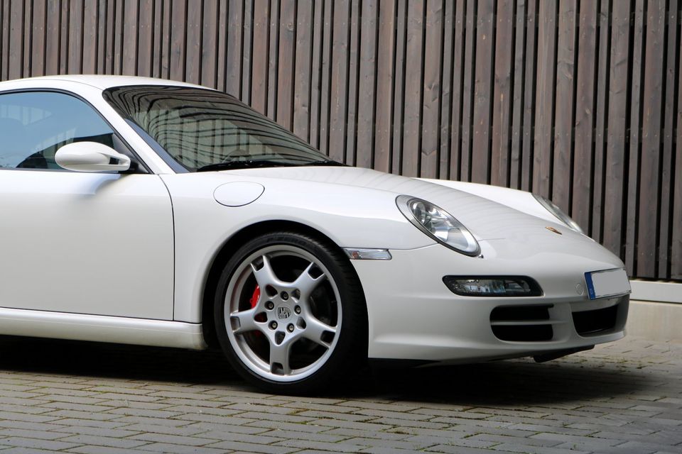 Porsche 911 / 997 Carrera S -Carraraweiss-Erstlack-Nur PZ-1.Hd- in Braunschweig