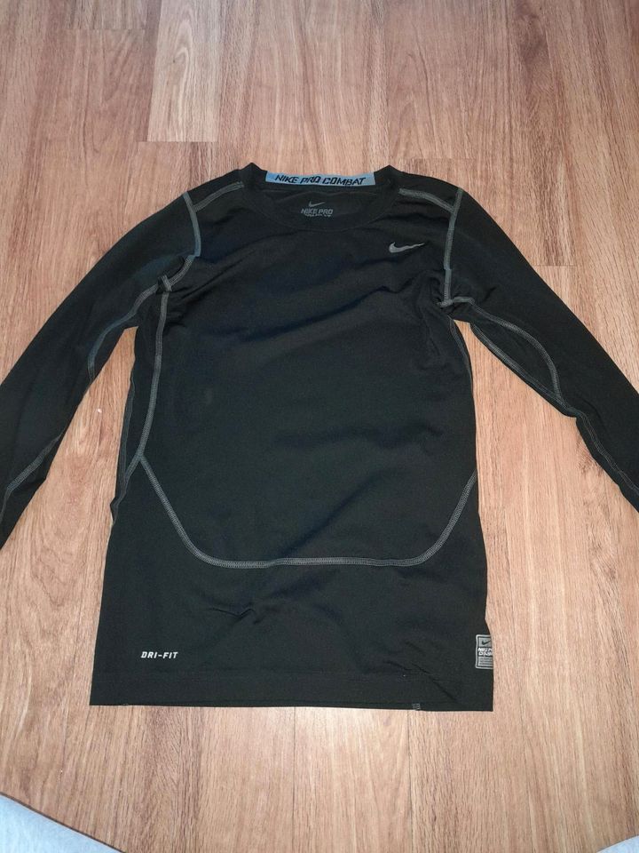 Nike Sport Bluse damen in Frankfurt am Main