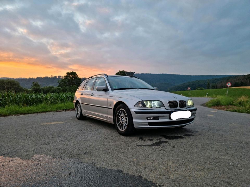 BMW E46 320i Touring in Hessisch Oldendorf