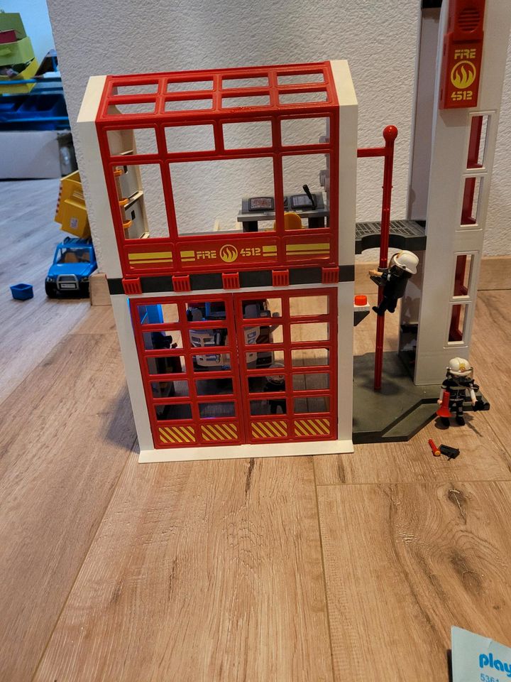 Playmobil 5361  Feuerwehrstation 5362Leiterfahrzeug in Künzell