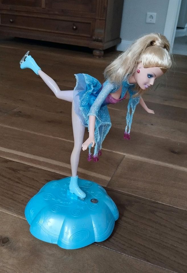 Barbie Eiskunstläuferin ferngesteuert in Ochtrup