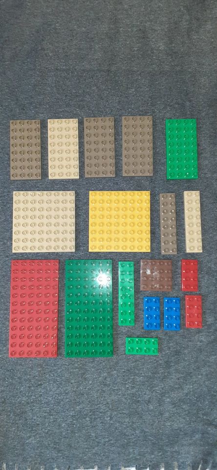 Lego Duplo flache Steine Platten in Köln