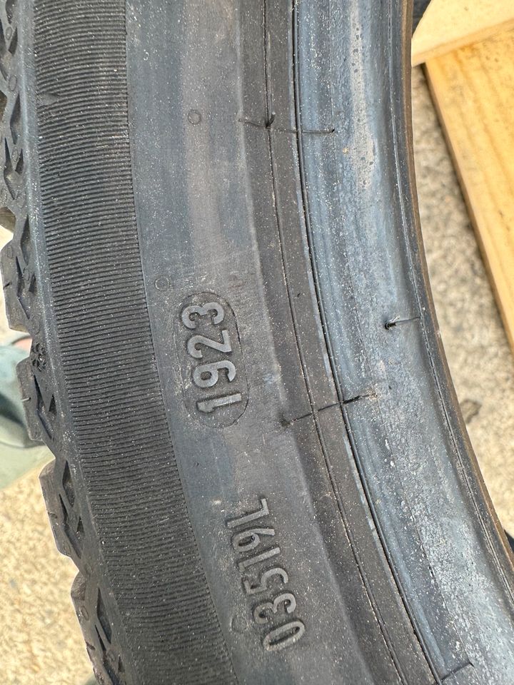 2 Allwetterreifen Pirelli 255/35R19. 96Y in Wiesbaden