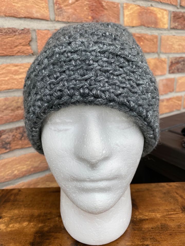 Woll Mütze Beanie Neu Anthrazit Dunkelgrau Damen Metallic in Waren (Müritz)