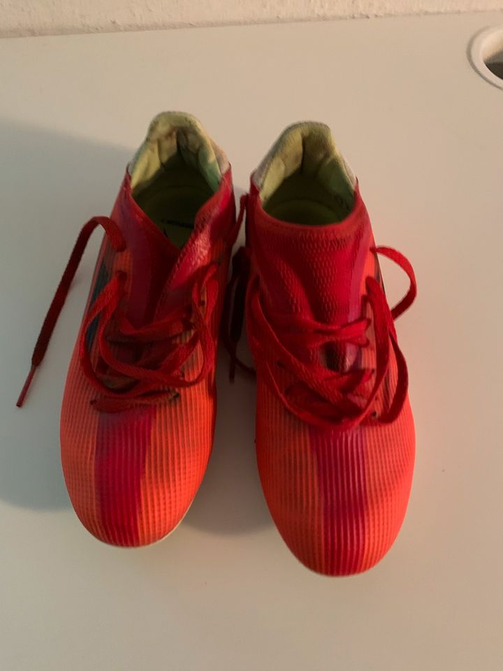 Adidas Fußballschuhe Größe 35 in Asbach-Bäumenheim